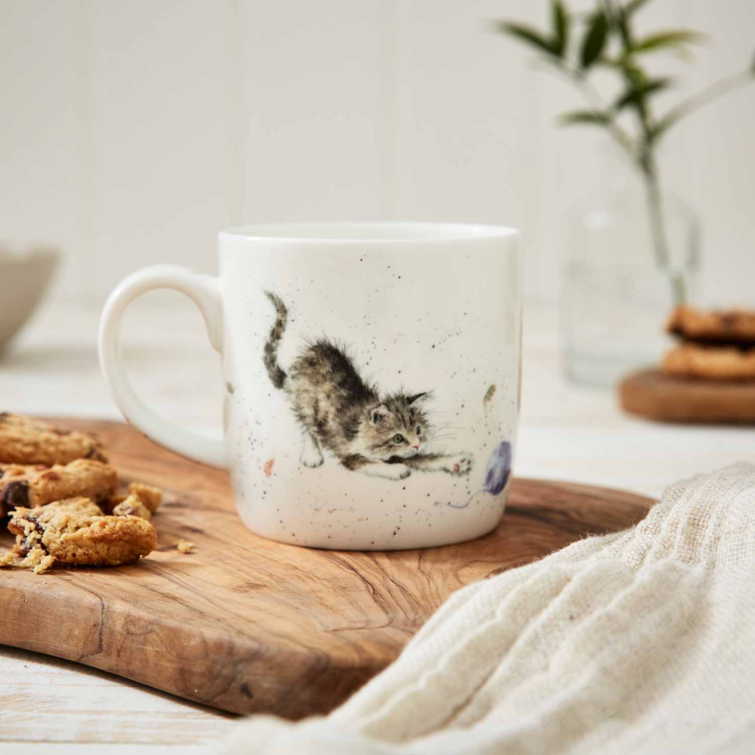 Cat and A Mouse 14 Ounce Mug (Cat/Mouse) image number null